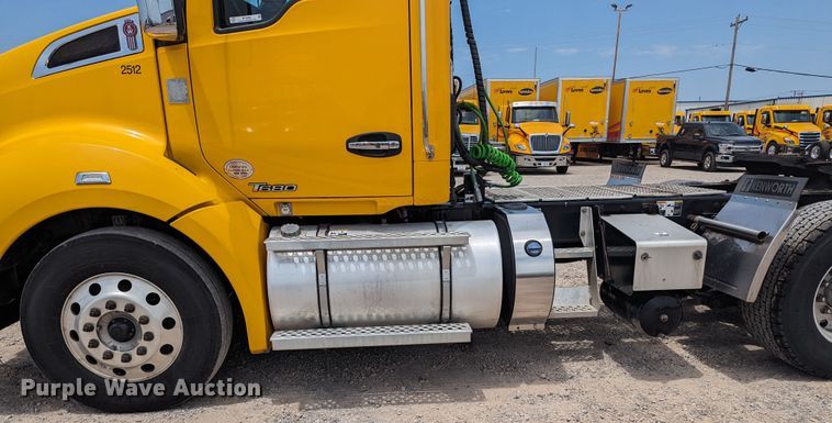 image for item MY9460 2019 Kenworth T680  semi truck