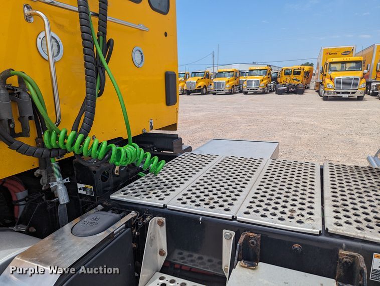 image for item MY9460 2019 Kenworth T680  semi truck