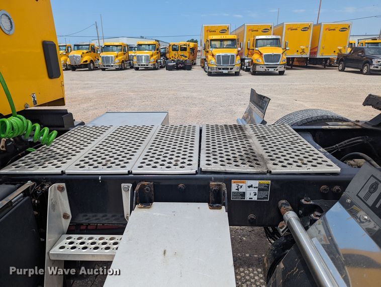 image for item MY9460 2019 Kenworth T680  semi truck