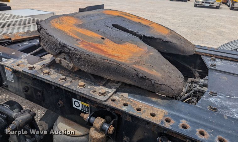 image for item MY9460 2019 Kenworth T680  semi truck