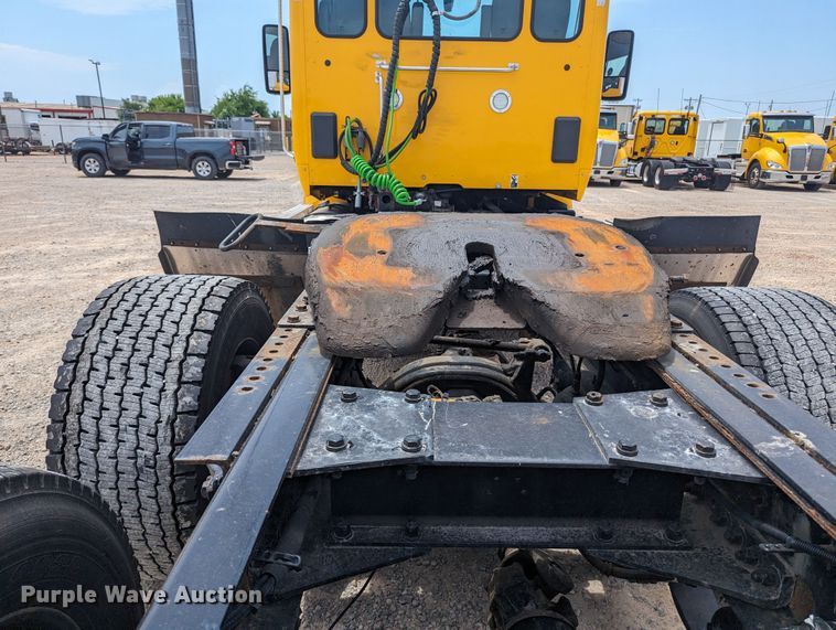 image for item MY9460 2019 Kenworth T680  semi truck