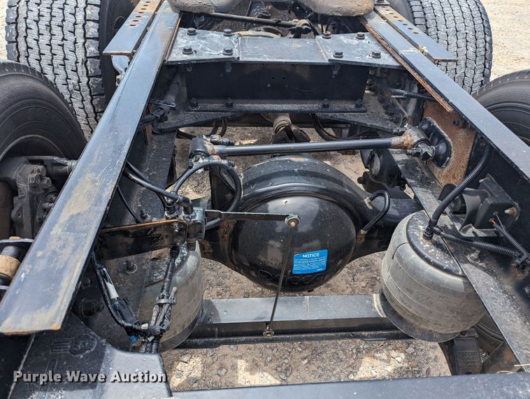 image for item MY9460 2019 Kenworth T680  semi truck