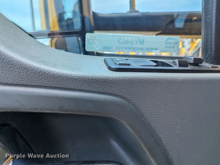 image for item MY9460 2019 Kenworth T680  semi truck