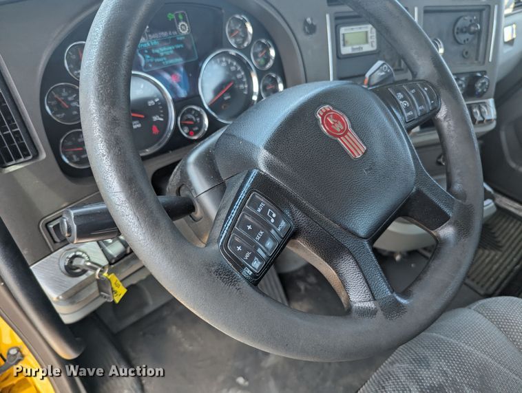 image for item MY9460 2019 Kenworth T680  semi truck