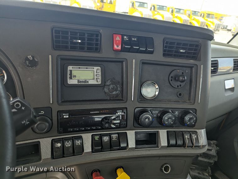 image for item MY9460 2019 Kenworth T680  semi truck