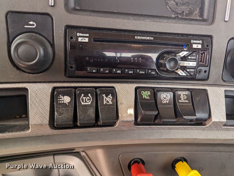 image for item MY9460 2019 Kenworth T680  semi truck