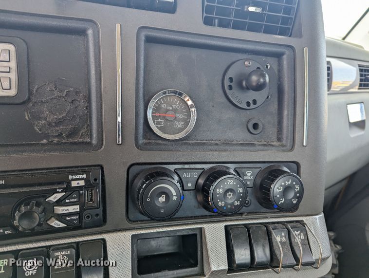 image for item MY9460 2019 Kenworth T680  semi truck