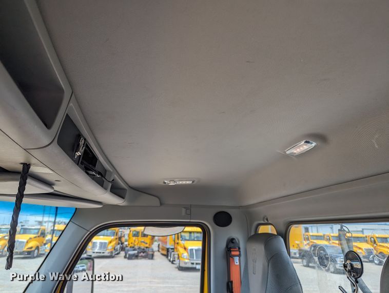 image for item MY9460 2019 Kenworth T680  semi truck