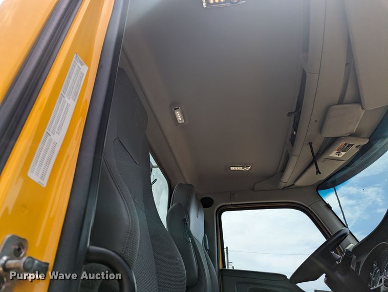 image for item MY9460 2019 Kenworth T680  semi truck