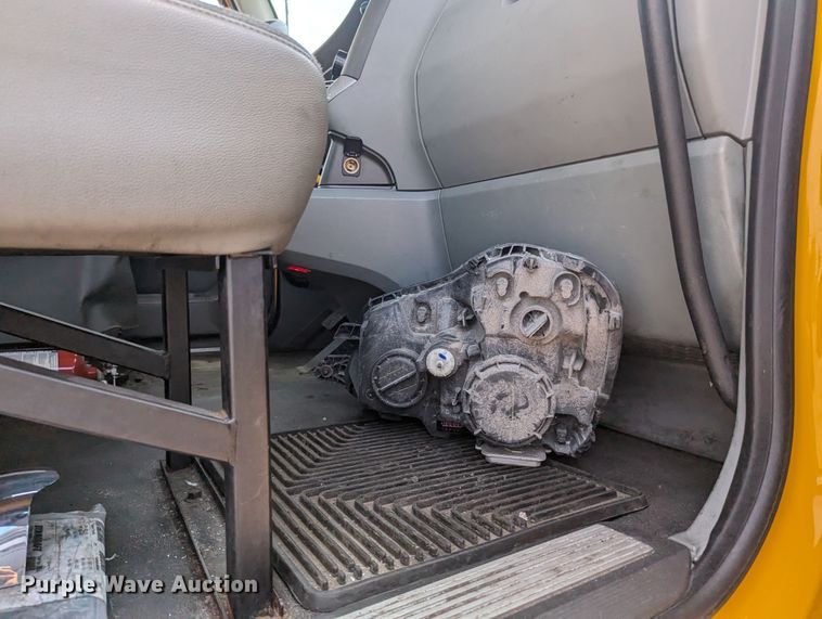 image for item MY9460 2019 Kenworth T680  semi truck