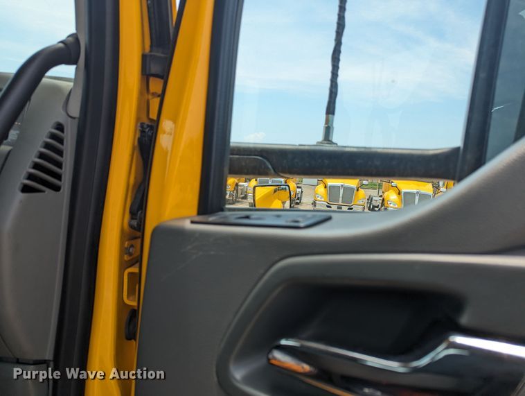 image for item MY9460 2019 Kenworth T680  semi truck