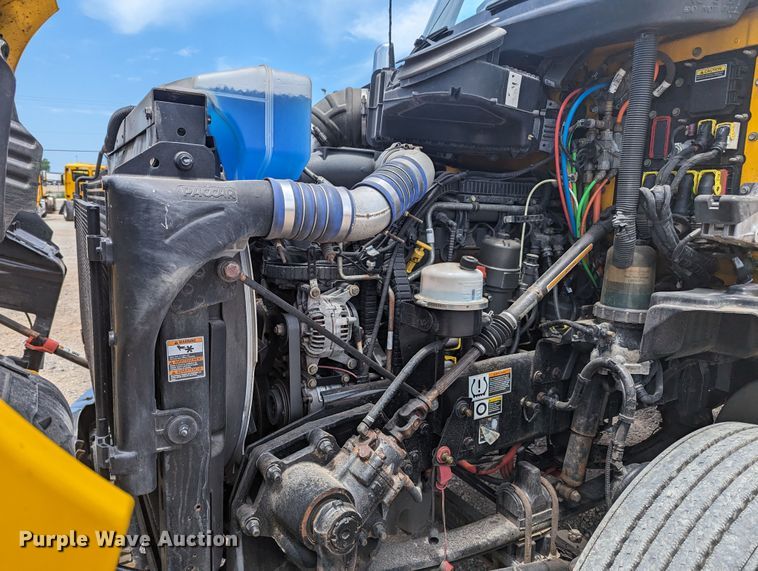 image for item MY9460 2019 Kenworth T680  semi truck