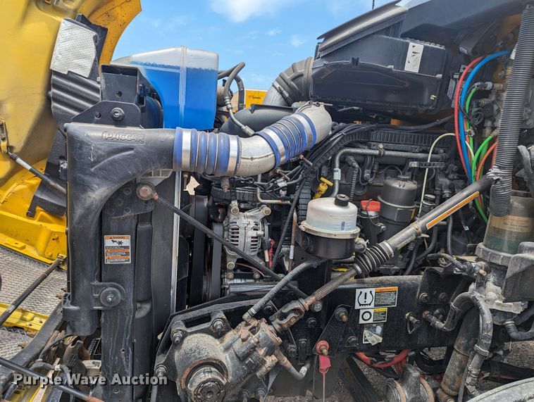 image for item MY9460 2019 Kenworth T680  semi truck