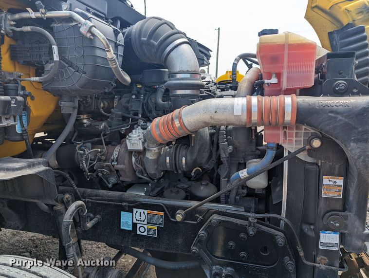 image for item MY9460 2019 Kenworth T680  semi truck