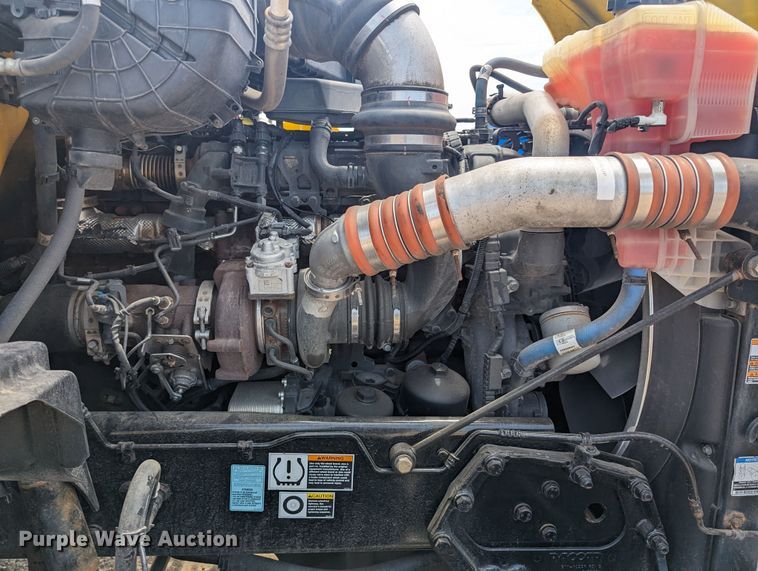 image for item MY9460 2019 Kenworth T680  semi truck