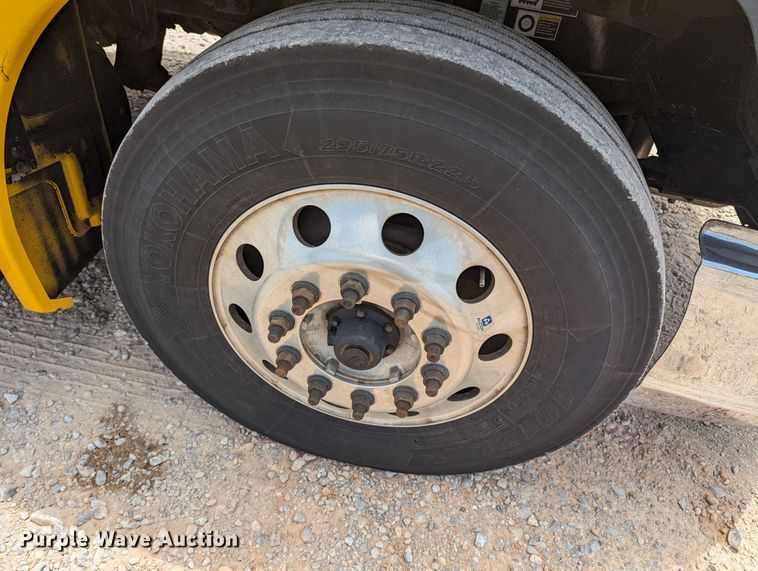 image for item MY9460 2019 Kenworth T680  semi truck