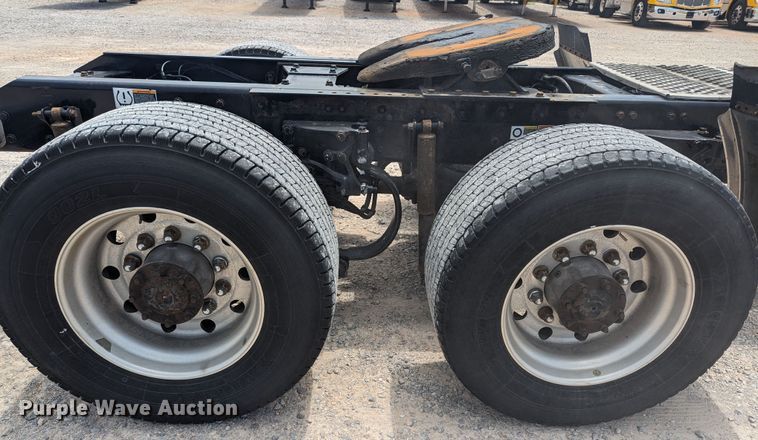 image for item MY9460 2019 Kenworth T680  semi truck