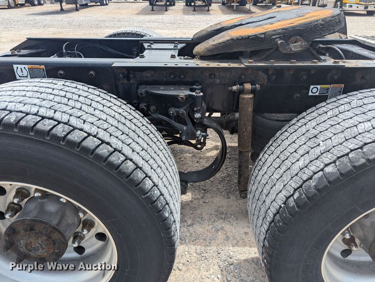 image for item MY9460 2019 Kenworth T680  semi truck