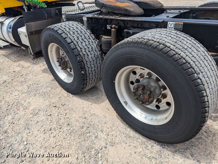 image for item MY9460 2019 Kenworth T680  semi truck