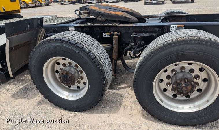 image for item MY9460 2019 Kenworth T680  semi truck