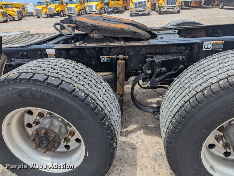 image for item MY9460 2019 Kenworth T680  semi truck