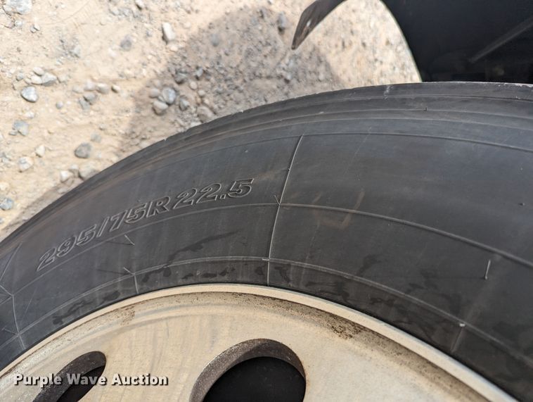 image for item MY9460 2019 Kenworth T680  semi truck