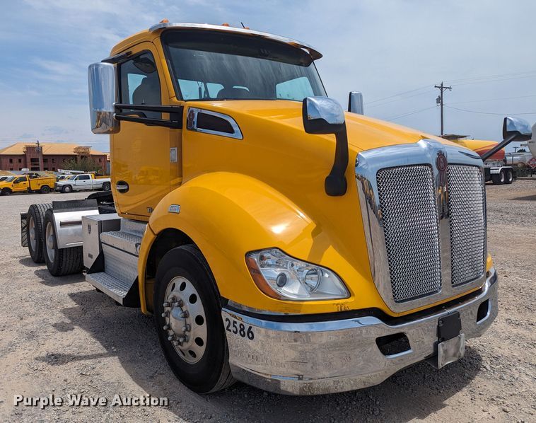 image for item MY9461 2019 Kenworth T680  semi truck
