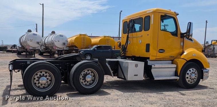 image for item MY9461 2019 Kenworth T680  semi truck