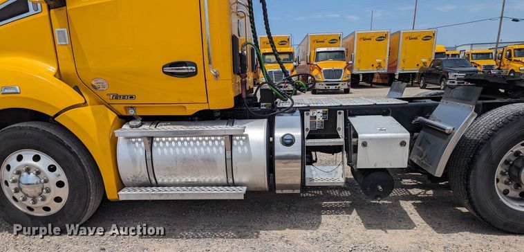 image for item MY9461 2019 Kenworth T680  semi truck