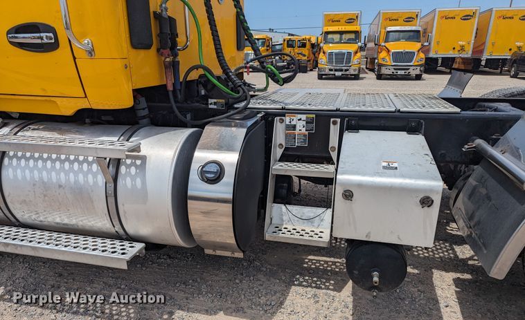 image for item MY9461 2019 Kenworth T680  semi truck