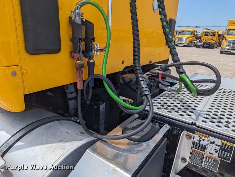 image for item MY9461 2019 Kenworth T680  semi truck