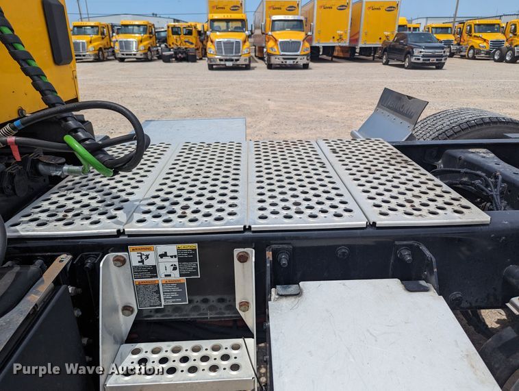 image for item MY9461 2019 Kenworth T680  semi truck