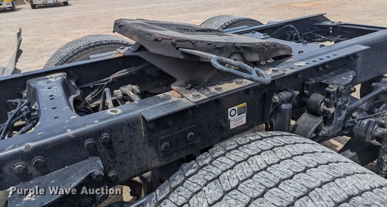 image for item MY9461 2019 Kenworth T680  semi truck