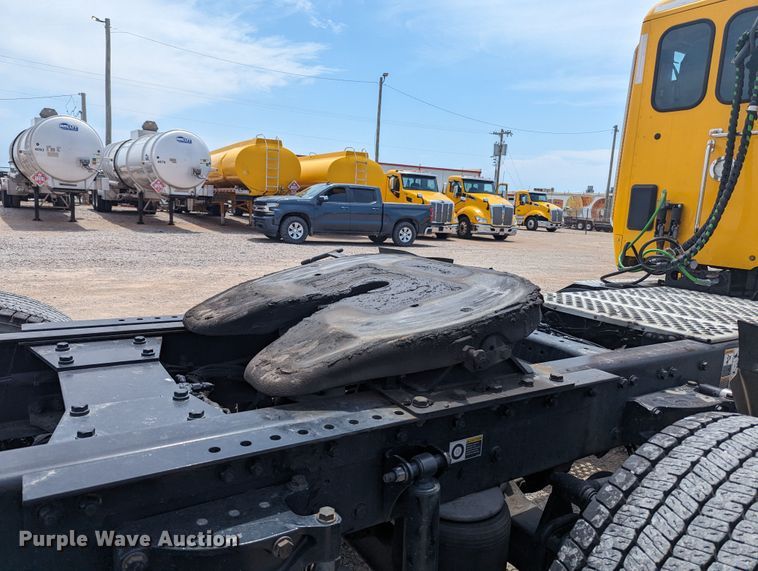 image for item MY9461 2019 Kenworth T680  semi truck