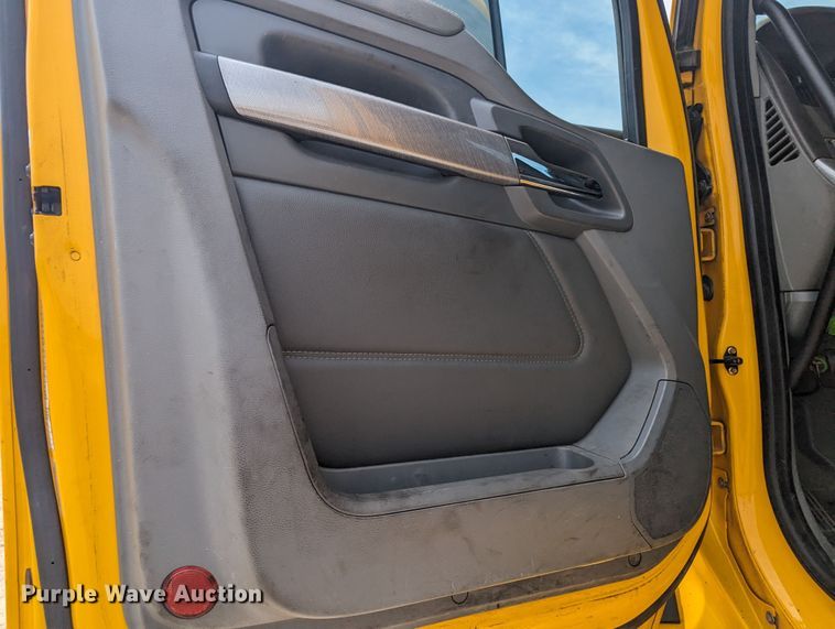 image for item MY9461 2019 Kenworth T680  semi truck