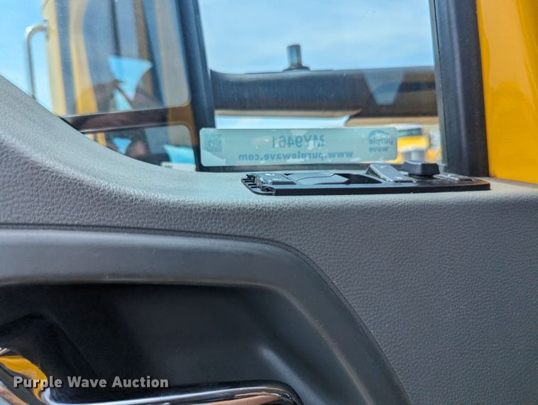 image for item MY9461 2019 Kenworth T680  semi truck