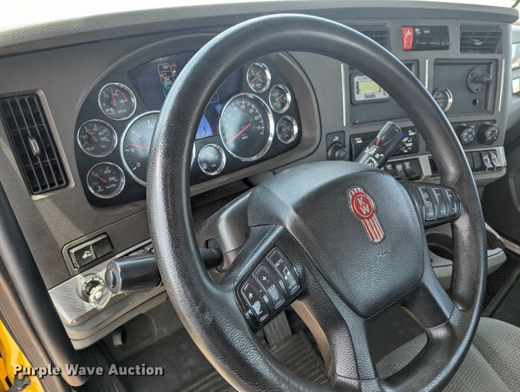 image for item MY9461 2019 Kenworth T680  semi truck