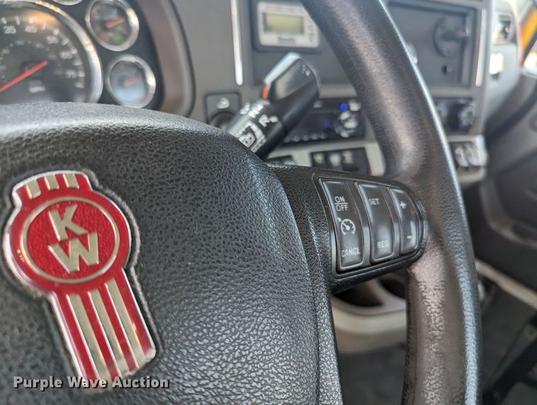 image for item MY9461 2019 Kenworth T680  semi truck