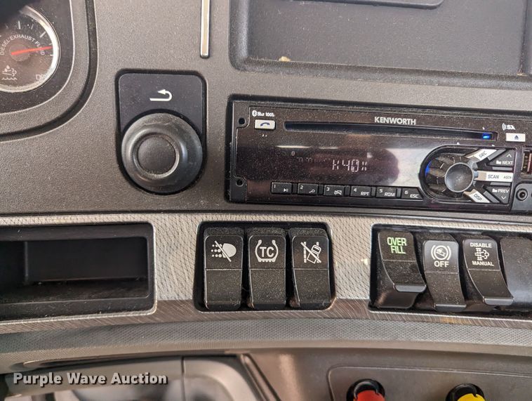 image for item MY9461 2019 Kenworth T680  semi truck