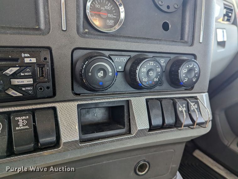 image for item MY9461 2019 Kenworth T680  semi truck