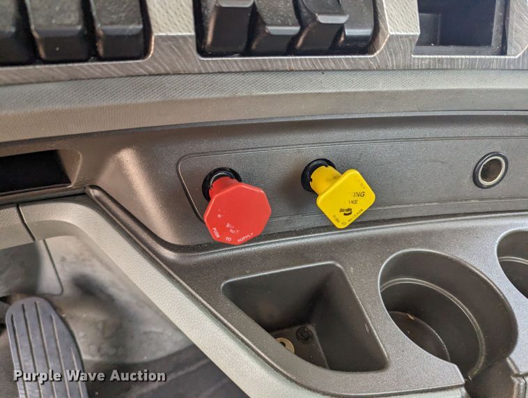 image for item MY9461 2019 Kenworth T680  semi truck