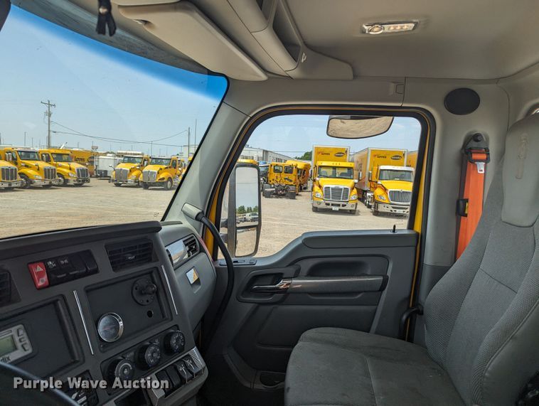 image for item MY9461 2019 Kenworth T680  semi truck