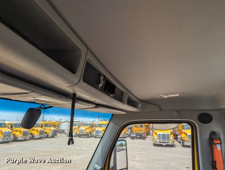 image for item MY9461 2019 Kenworth T680  semi truck