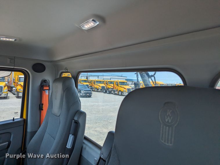 image for item MY9461 2019 Kenworth T680  semi truck