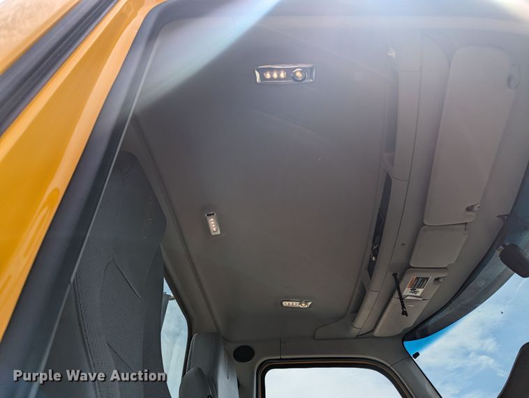 image for item MY9461 2019 Kenworth T680  semi truck