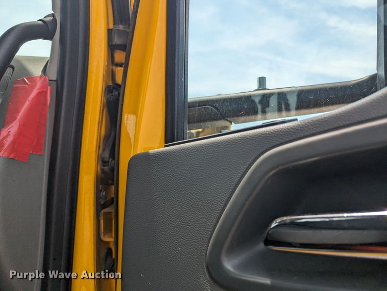 image for item MY9461 2019 Kenworth T680  semi truck