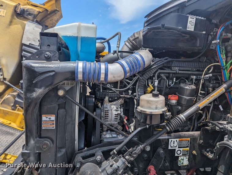 image for item MY9461 2019 Kenworth T680  semi truck