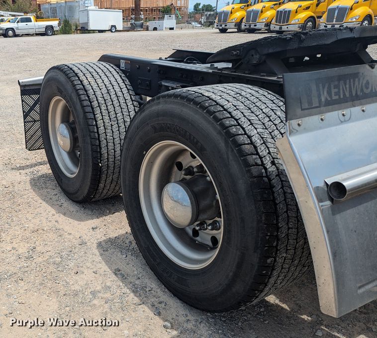 image for item MY9461 2019 Kenworth T680  semi truck