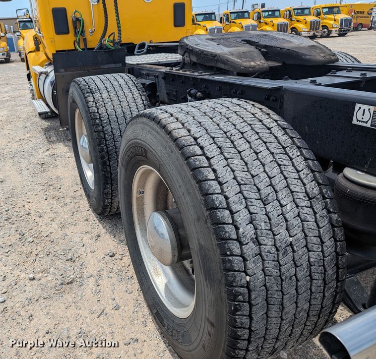 image for item MY9461 2019 Kenworth T680  semi truck