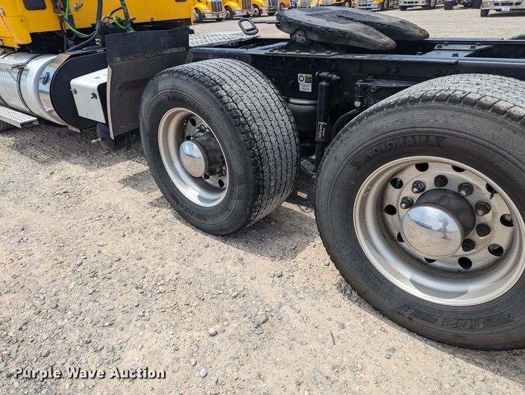 image for item MY9461 2019 Kenworth T680  semi truck